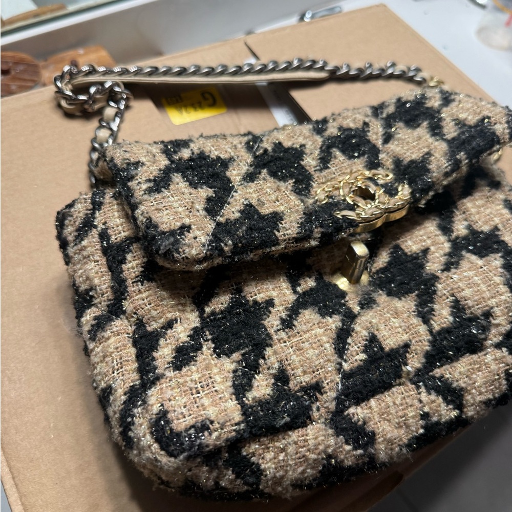 CC 19 Beige & Black Houndstooth Tweed Shoulder Bag LUXURY PURSE - Picture 2 of 16